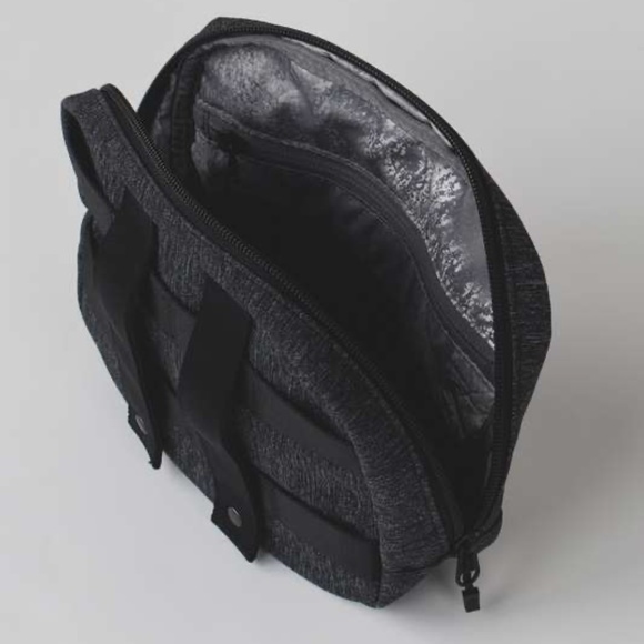 Lululemon - Zipper Pouch Toiletry Bag Unisex Black and Gray Arrival Dopp Kit